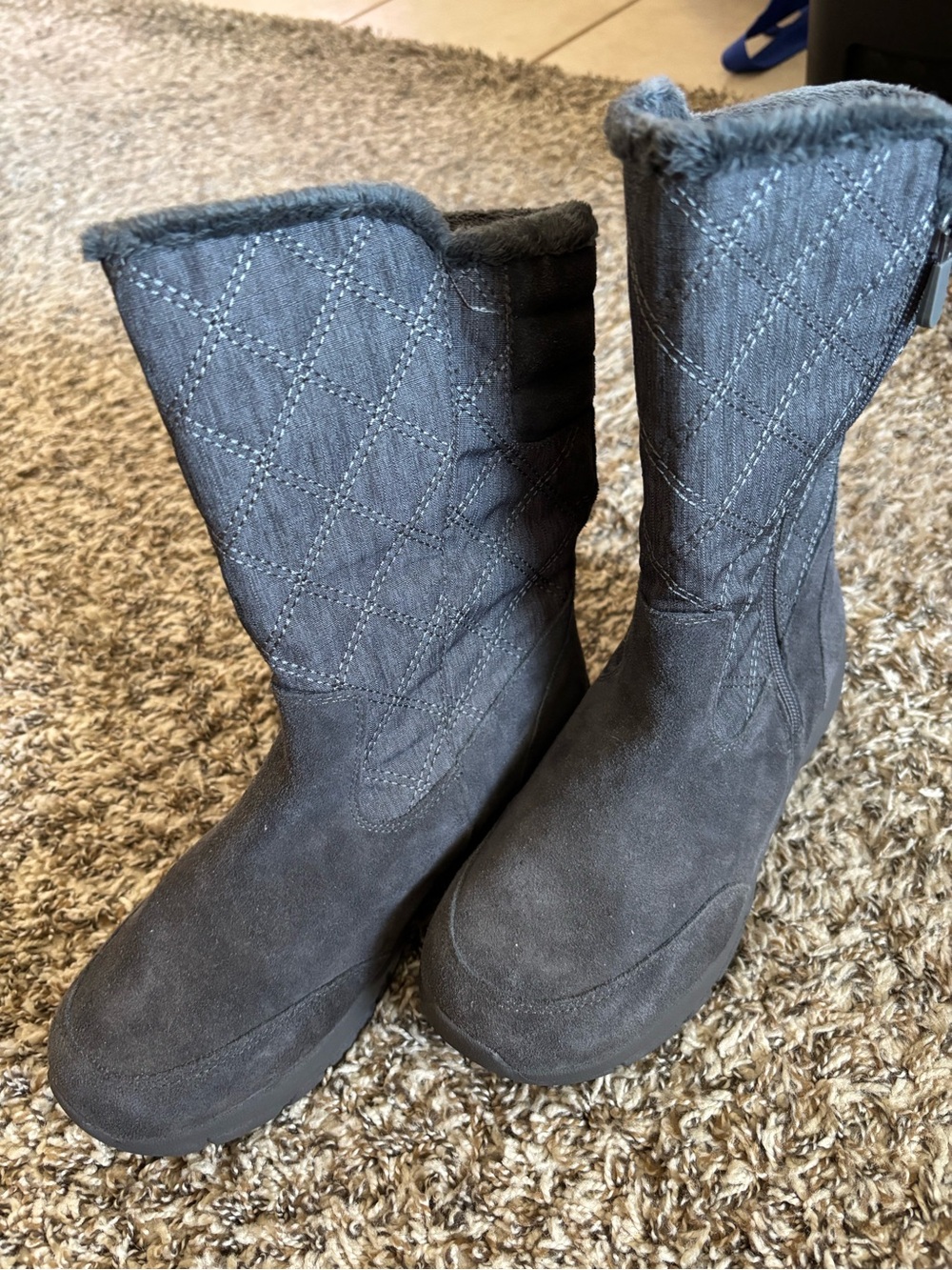 Women’s Quilted Faux-Fur Lined Mid-Calf Boots - Gray
